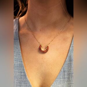 NWOT Elegant Gold and Brown Pendant Necklace